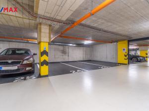 Pronájem garážového stání, Praha - Střížkov, Zakšínská, 15 m2