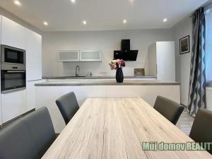 Pronájem bytu 3+kk, Praha - Střešovice, U střešovických hřišť, 95 m2