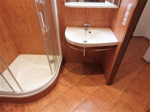 Pronájem bytu 2+kk, Praha - Ruzyně, Ciolkovského, 43 m2