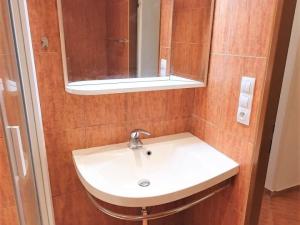 Pronájem bytu 2+kk, Praha - Ruzyně, Ciolkovského, 43 m2