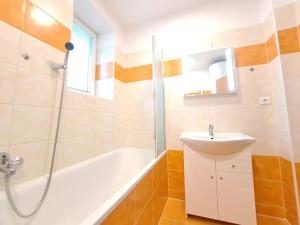 Pronájem bytu 2+kk, Zlín, K Pasekám, 36 m2