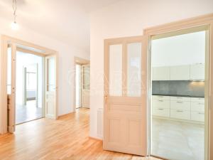 Pronájem bytu 2+1, Praha - Staré Město, Kaprova, 84 m2