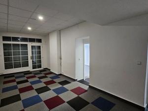 Pronájem kanceláře, Praha - Dejvice, Velflíkova, 120 m2