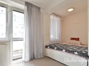 Pronájem bytu 1+1, Brno, Mojmírovo náměstí, 36 m2