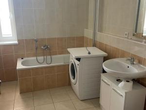 Pronájem bytu 2+1, Tlučná, Pod Školkou, 65 m2
