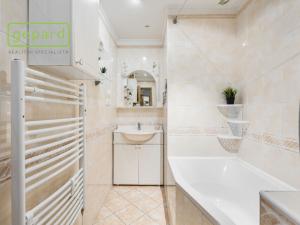 Prodej bytu 3+1, Karlovy Vary, U Trati, 81 m2