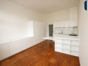 Pronájem bytu 1+kk, Praha - Střešovice, Parléřova, 31 m2