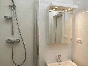 Pronájem bytu 1+kk, Praha - Střešovice, Parléřova, 31 m2