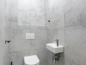 Pronájem bytu 2+kk, Praha - Kyje, Za černým mostem, 58 m2