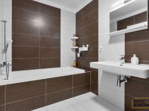 Prodej bytu 4+kk, Holubice, 102 m2