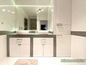 Pronájem bytu 3+kk, Praha - Střešovice, U střešovických hřišť, 95 m2