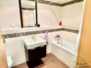Pronájem bytu 1+kk, Praha - Zličín, Tulešická, 35 m2