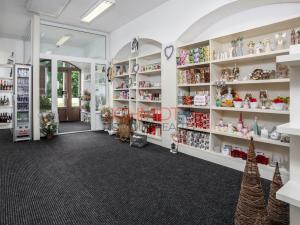 Pronájem obchodního prostoru, Břeclav - Poštorná, Celnice-středisko služeb, 80 m2
