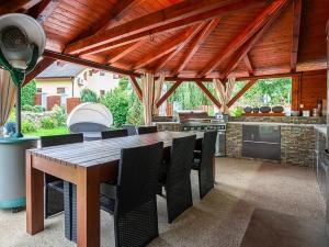 Prodej rodinného domu, Praha - Kolovraty, 450 m2
