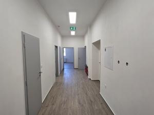 Pronájem kanceláře, Králův Dvůr, Plzeňská