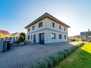Prodej rodinného domu, Tmaň, K Vodojemu, 261 m2