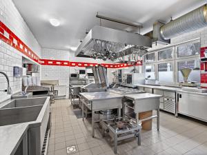 Prodej restaurace, Český Šternberk, 480 m2