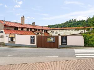 Prodej restaurace, Český Šternberk, 480 m2