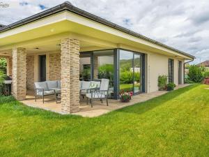 Prodej rodinného domu, Králův Dvůr - Křižatky, Na Vinohradech, 136 m2