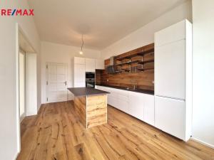 Pronájem kanceláře, Praha - Braník, Branická, 676 m2
