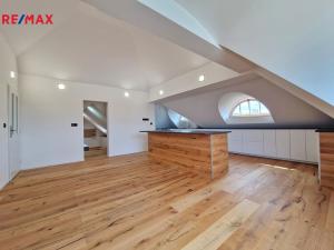 Pronájem kanceláře, Praha - Braník, Branická, 676 m2