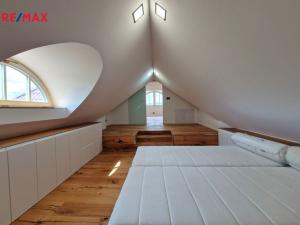 Pronájem kanceláře, Praha - Braník, Branická, 676 m2