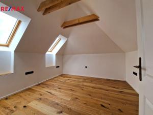 Pronájem kanceláře, Praha - Braník, Branická, 676 m2