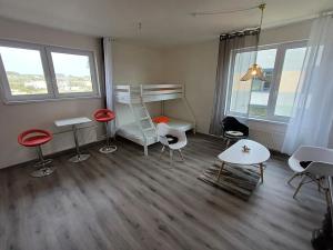 Pronájem bytu 1+kk, Praha - Lipence, Oddechová, 35 m2