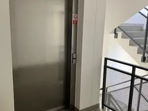 Pronájem bytu 1+kk, Praha - Strašnice, Třebohostická, 39 m2