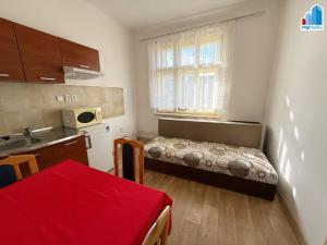 Pronájem bytu 1+1, Plzeň, Zábělská, 32 m2