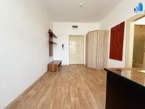 Pronájem bytu 1+1, Plzeň, Zábělská, 32 m2