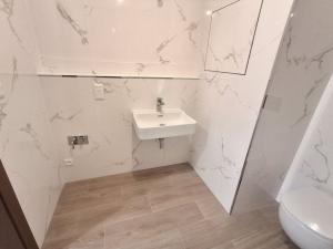 Pronájem bytu 2+kk, Teplice, Novoveská, 49 m2