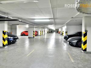 Pronájem garážového stání, Praha - Vokovice, Irská, 11 m2