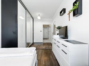 Prodej bytu 2+kk, Praha - Dolní Měcholupy, Honzíkova, 57 m2