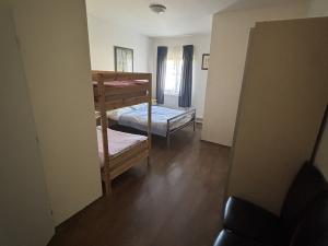 Prodej vícegeneračního domu, Znojmo - Kasárna, 790 m2