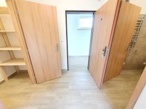 Pronájem bytu 1+kk, Praha - Slivenec, Ke Smíchovu, 28 m2