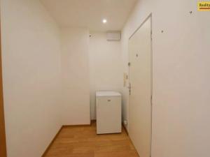 Pronájem bytu 1+kk, Praha - Nusle, Kotorská, 35 m2