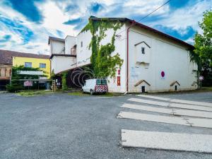 Prodej komerční nemovitosti, Liteň, 3293 m2