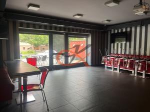 Pronájem restaurace, Rožnov pod Radhoštěm, Partyzánská, 200 m2