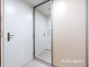 Pronájem bytu 1+kk, Praha - Košíře, Hlaváčkova, 38 m2