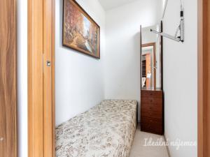 Pronájem bytu 1+kk, Praha - Košíře, Hlaváčkova, 38 m2