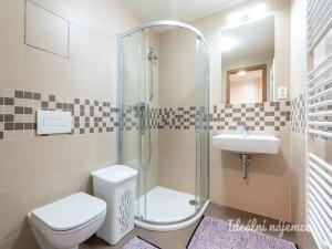 Pronájem bytu 1+kk, Praha - Košíře, Hlaváčkova, 38 m2