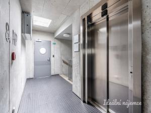Pronájem bytu 1+kk, Praha - Košíře, Hlaváčkova, 38 m2