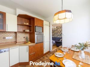 Prodej bytu 3+1, Praha - Kamýk, Zárubova, 84 m2