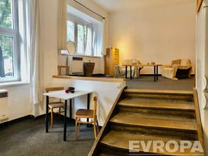 Pronájem atypického bytu, Praha - Žižkov, Biskupcova, 47 m2