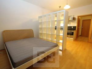 Pronájem bytu 1+kk, Praha - Košíře, Pod Kavalírkou, 45 m2