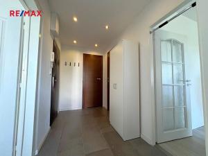 Prodej bytu 3+1, Praha - Újezd nad Lesy, Žárovická, 63 m2