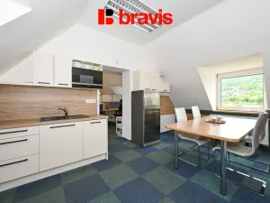 Pronájem kanceláře, Hradčany, Tišnovská, 1016 m2