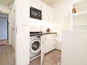 Pronájem bytu 1+kk, Brno - Lesná, Halasovo náměstí, 23 m2