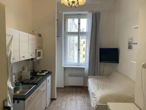 Pronájem bytu 1+kk, Praha - Holešovice, Kamenická, 12 m2